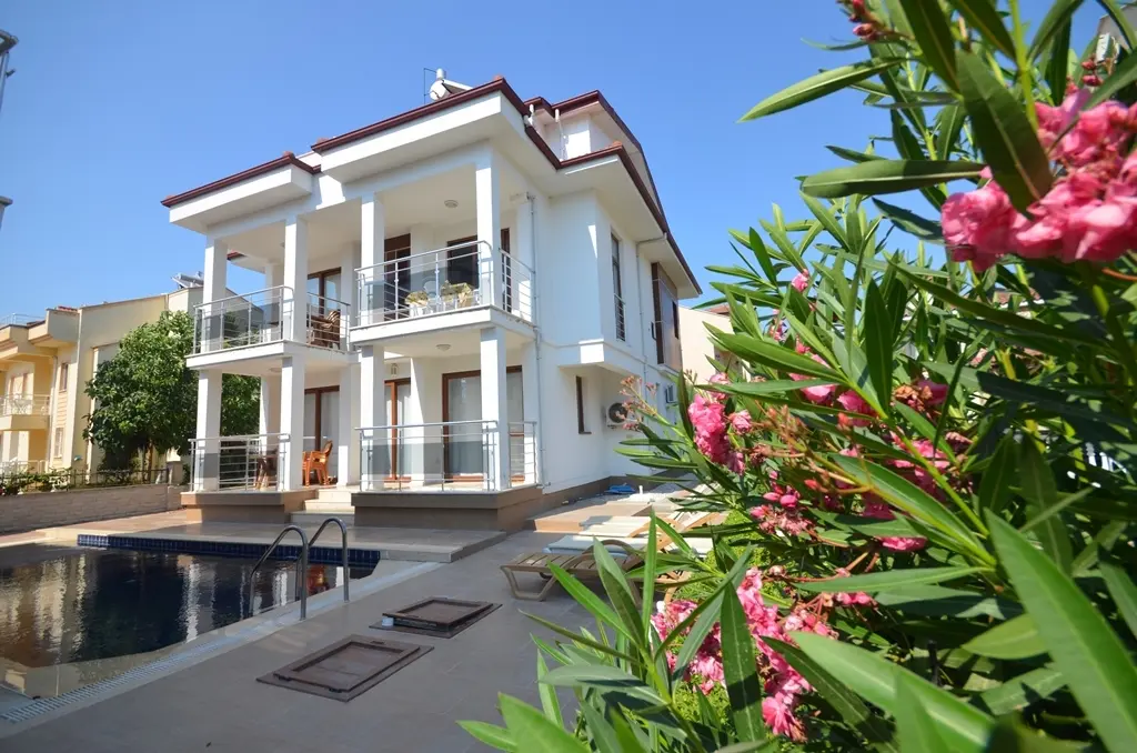 Real estate in Calis